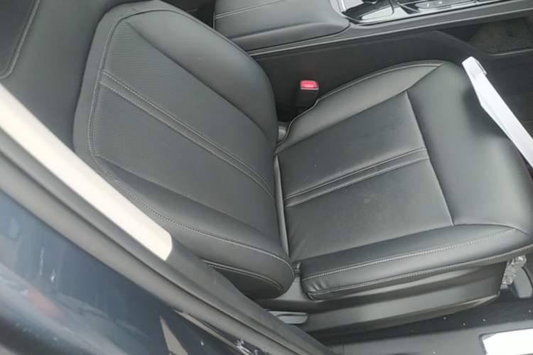 Used Wuling Victory 2020 1.5T CVT Flagship Edition Right Front Seat