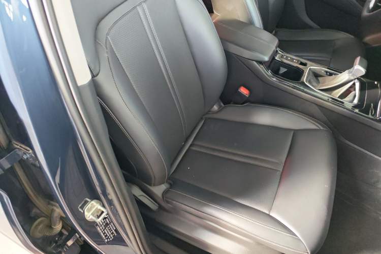 Used Wuling Victory 2020 1.5T CVT Luxury Model Right Front Seat
