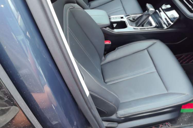 Used Wuling Victory 2020 1.5T CVT Luxury Model Right Front Seat
