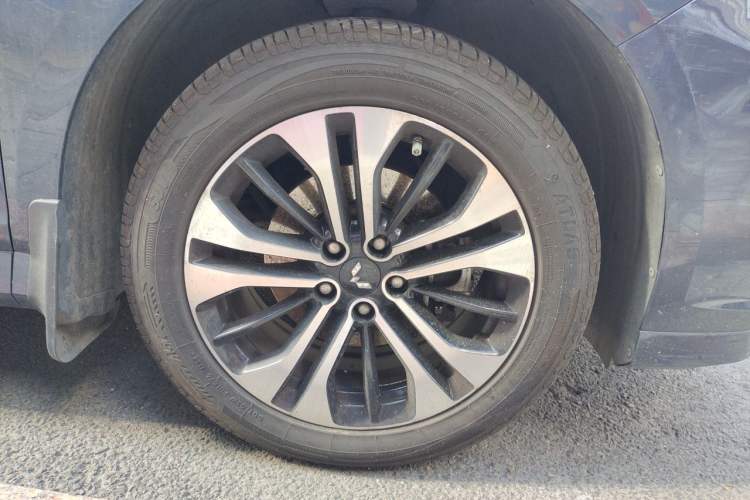 Used Wuling Victory 2020 1.5T CVT Flagship Edition Right Front Wheel Hub