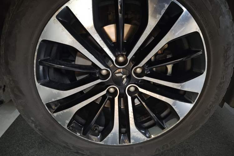 Used Wuling Victory 2020 1.5T CVT Flagship Edition Right Front Wheel Hub
