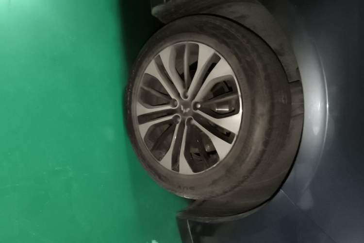 Used Wuling Victory 2020 1.5T CVT Flagship Edition Right Front Wheel Hub
