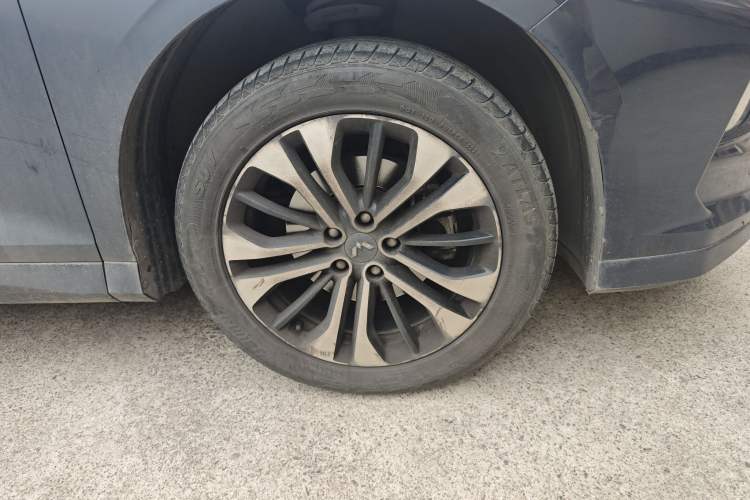 Used Wuling Victory 2020 1.5T CVT Flagship Edition Right Front Wheel Hub