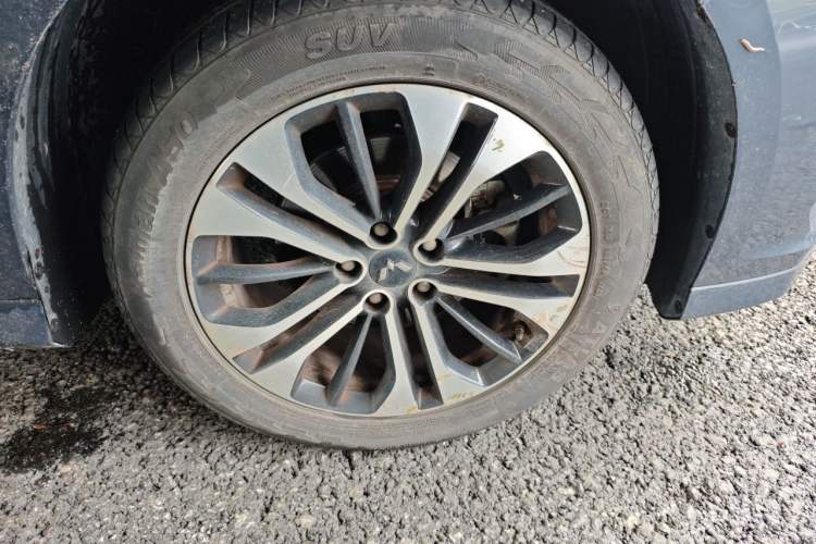 Used Wuling Victory 2020 1.5T CVT Flagship Edition Right Front Wheel Hub