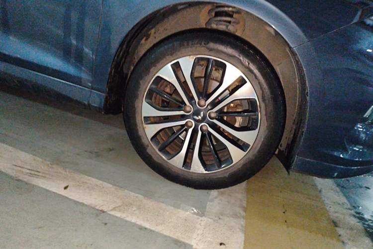 Used Wuling Victory 2020 1.5T CVT Flagship Edition Right Front Wheel Hub