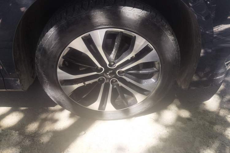 Used Wuling Victory 2020 1.5T CVT Flagship Edition Right Front Wheel Hub