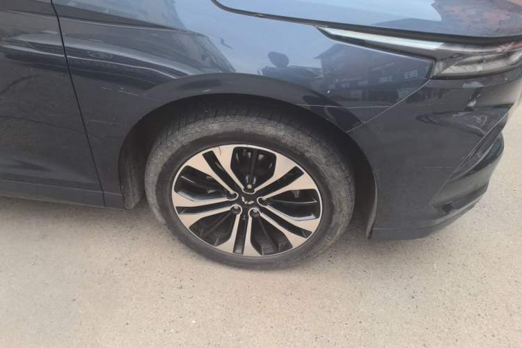 Used Wuling Victory 2020 1.5T CVT Flagship Edition Right Front Wheel Hub