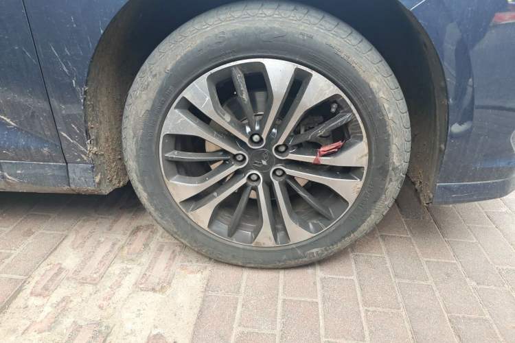 Used Wuling Victory 2020 1.5T CVT Flagship Edition Right Front Wheel Hub