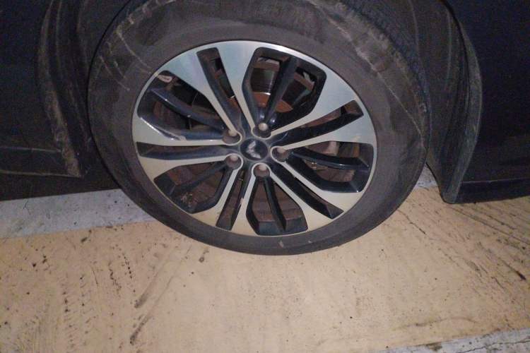 Used Wuling Victory 2020 1.5T CVT Flagship Edition Right Front Wheel Hub