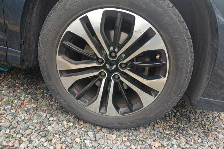 Used Wuling Victory 2020 1.5T CVT Flagship Edition Right Front Wheel Hub