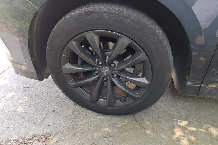Used Wuling Victory 2020 1.5T CVT Luxury Model Right Front Wheel Hub