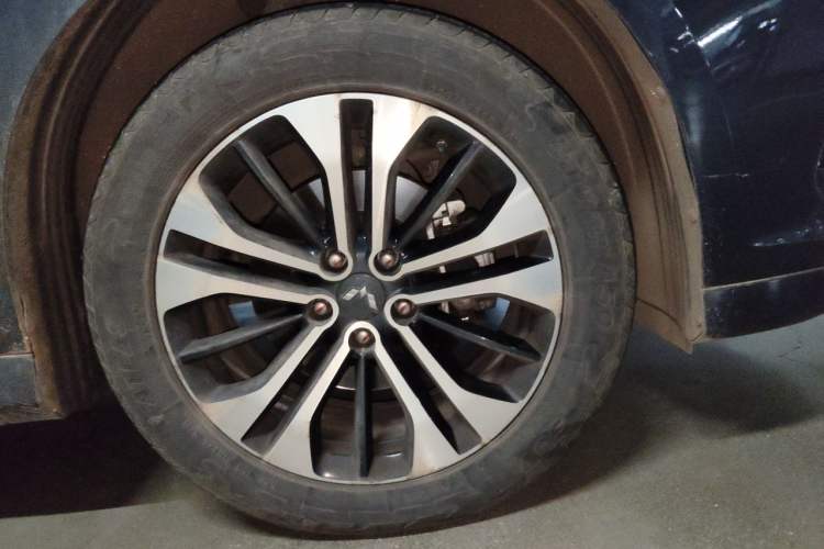 Used Wuling Victory 2020 1.5T CVT Flagship Edition Right Front Wheel Hub