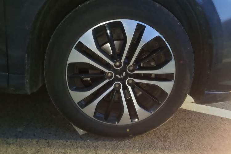 Used Wuling Victory 2020 1.5T CVT Flagship Edition Right Front Wheel Hub