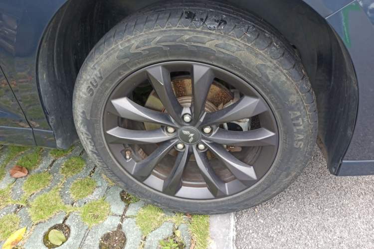 Used Wuling Victory 2020 1.5T Manual Elite Edition Right Front Wheel Hub