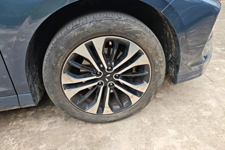 Used Wuling Victory 2020 1.5T CVT Flagship Edition Right Front Wheel Hub