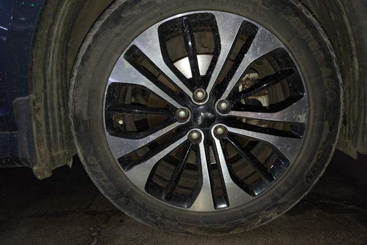 Used Wuling Victory 2020 1.5T CVT Flagship Edition Right Front Wheel Hub