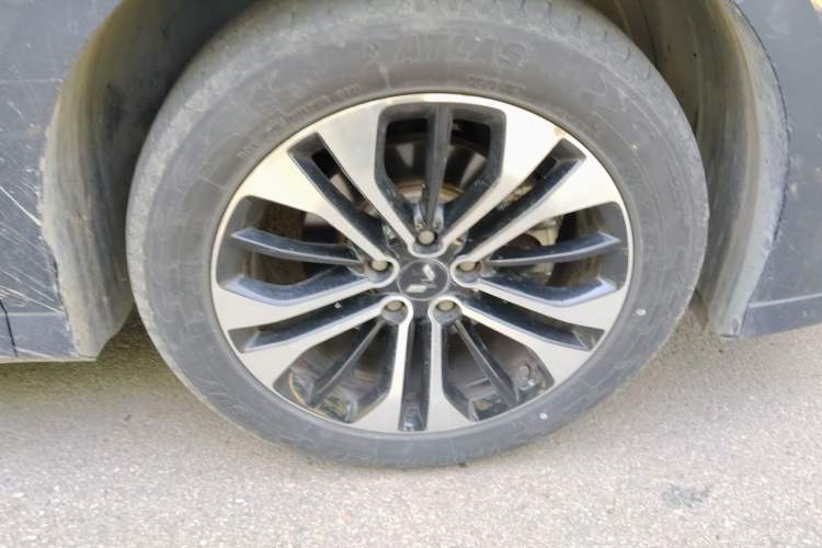 Used Wuling Victory 2020 1.5T CVT Flagship Edition Right Front Wheel Hub