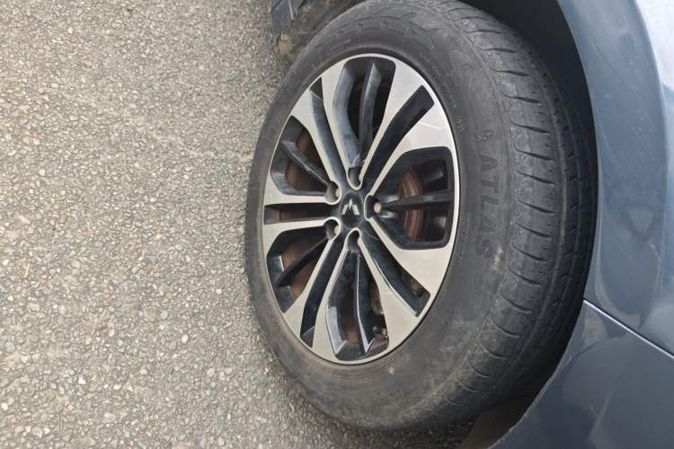 Used Wuling Victory 2020 1.5T CVT Flagship Edition Right Front Wheel Hub