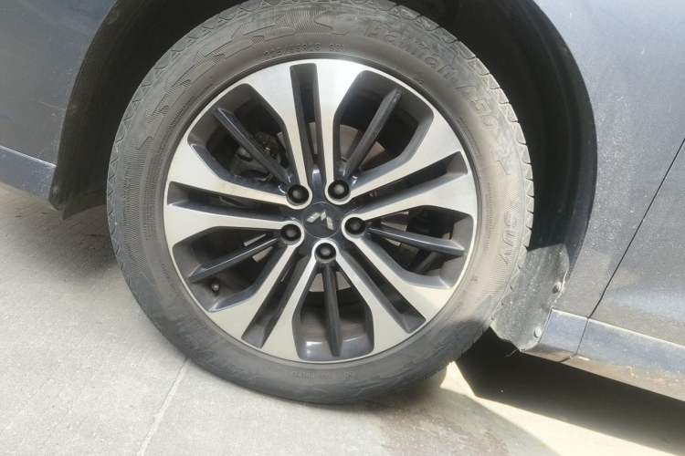 Used Wuling Victory 2020 1.5T CVT Flagship Edition Right Front Wheel Hub