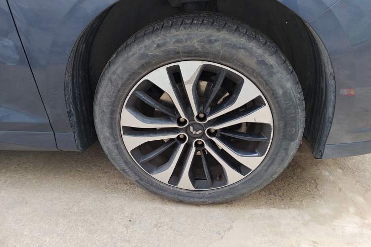 Used Wuling Victory 2020 1.5T CVT Flagship Edition Right Front Wheel Hub