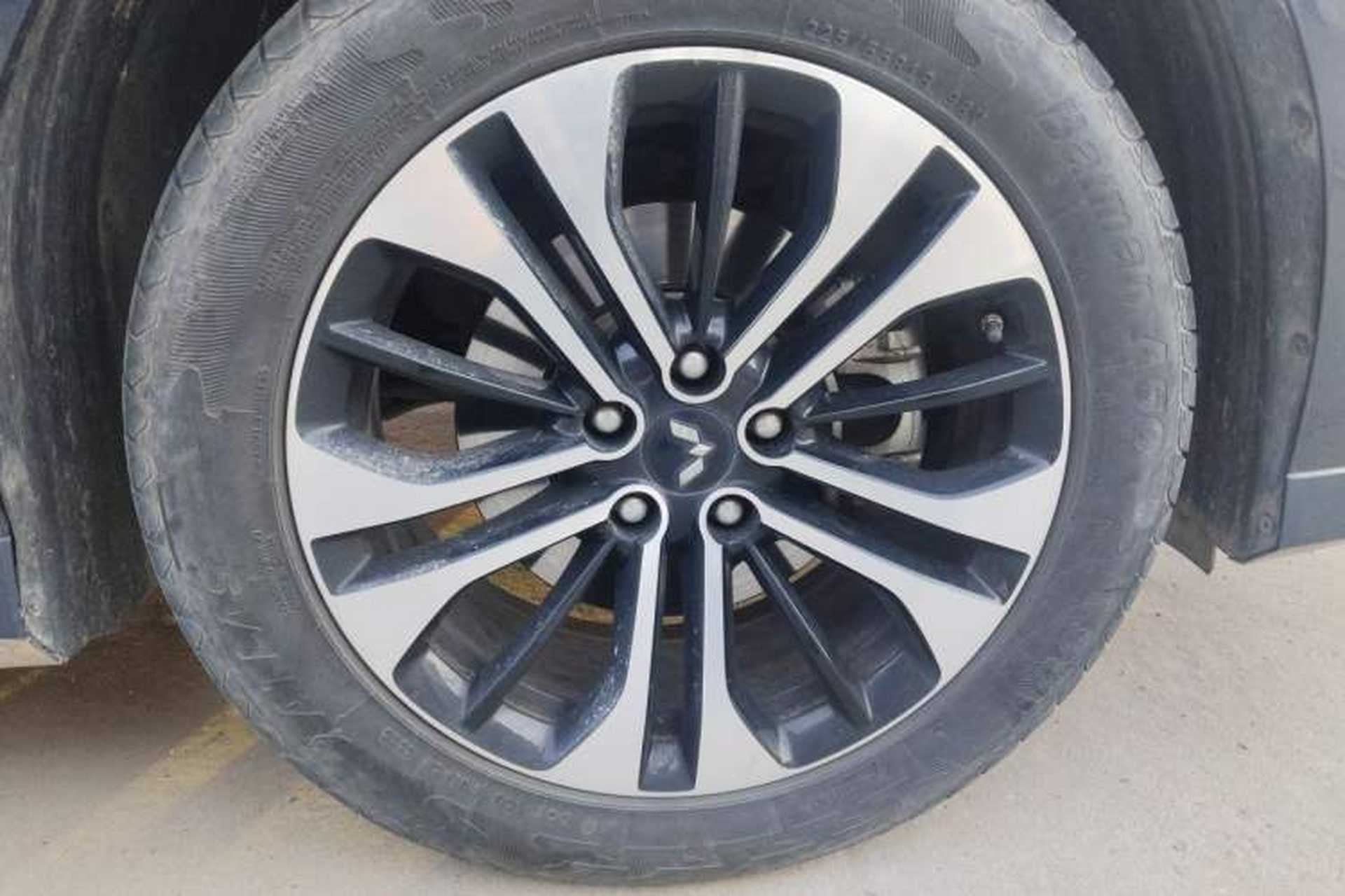 Used Wuling Victory 2020 1.5T CVT Flagship Edition Right Front Wheel Hub
