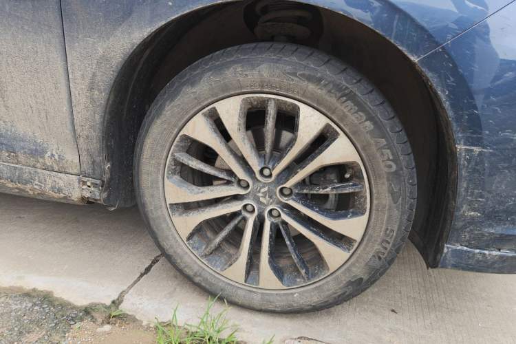 Used Wuling Victory 2020 1.5T CVT Flagship Edition Right Front Wheel Hub