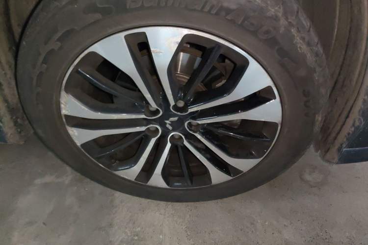 Used Wuling Victory 2020 1.5T CVT Flagship Edition Right Front Wheel Hub