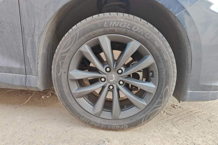 Used Wuling Victory 2020 1.5T CVT Luxury Model Right Front Wheel Hub