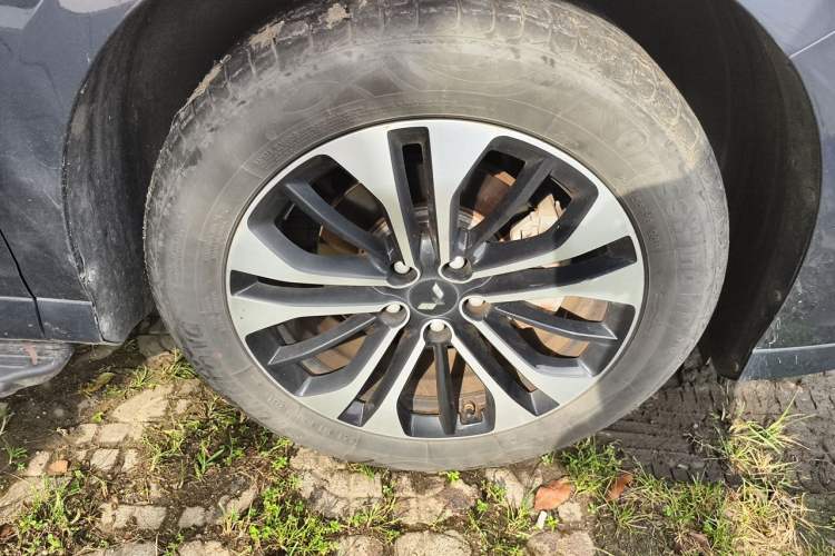 Used Wuling Victory 2020 1.5T CVT Flagship Edition Right Front Wheel Hub