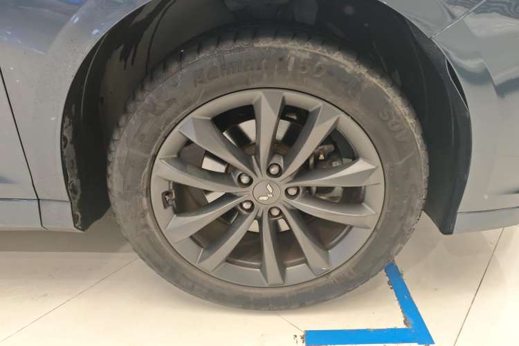 Used Wuling Victory 2020 1.5T CVT Luxury Model Right Front Wheel Hub