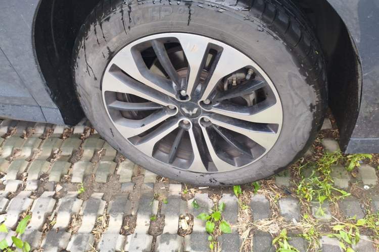 Used Wuling Victory 2020 1.5T CVT Flagship Edition Right Front Wheel Hub