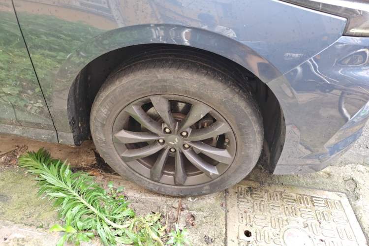 Used Wuling Victory 2020 1.5T Manual Elite Edition Right Front Wheel Hub
