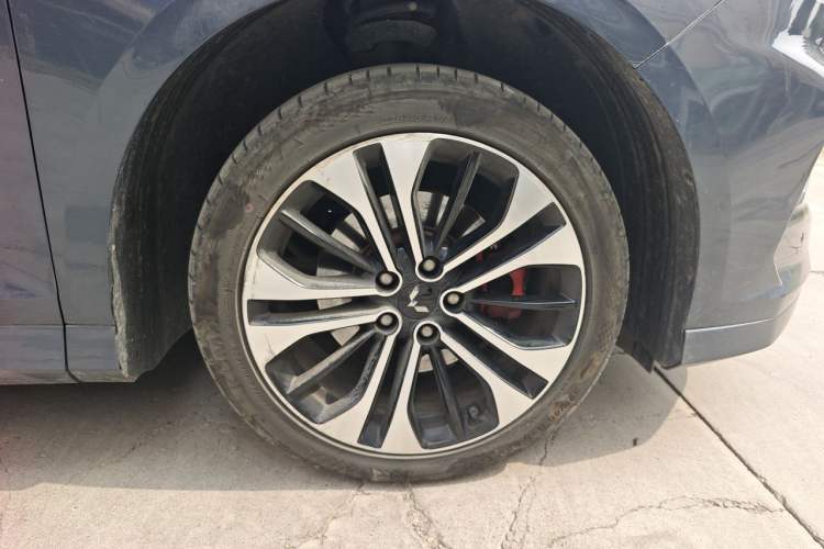 Used Wuling Victory 2020 1.5T CVT Flagship Edition Right Front Wheel Hub