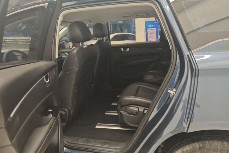 Used Wuling Victory 2020 1.5T CVT Luxury Model Right Rear Seat