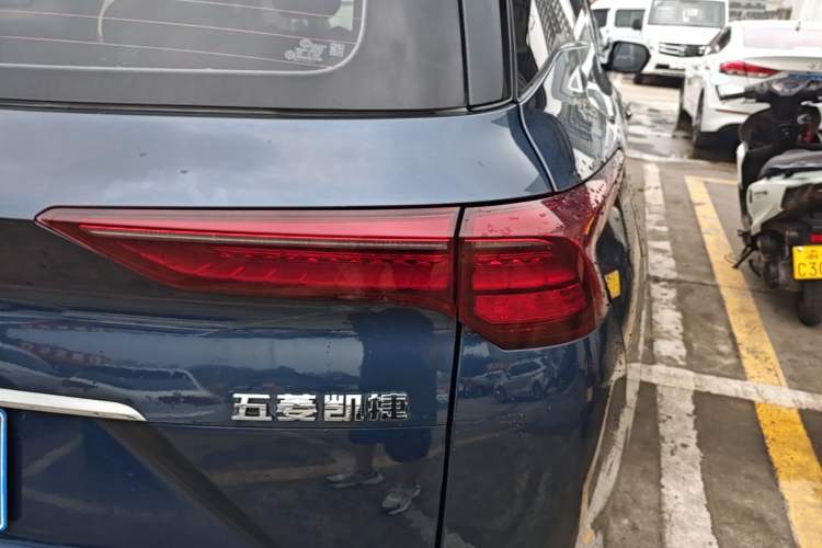 Used Wuling Victory 2020 1.5T CVT Flagship Edition Right Rear Taillight