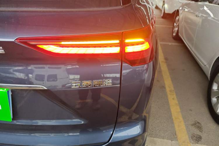 Used Wuling Victory 2020 1.5T CVT Flagship Edition Right Rear Taillight