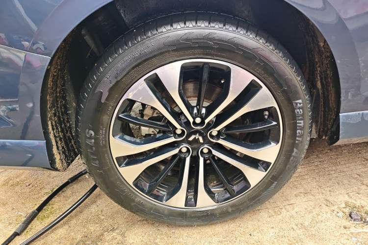 Used Wuling Victory 2020 1.5T CVT Flagship Edition Right Rear Wheel Hub