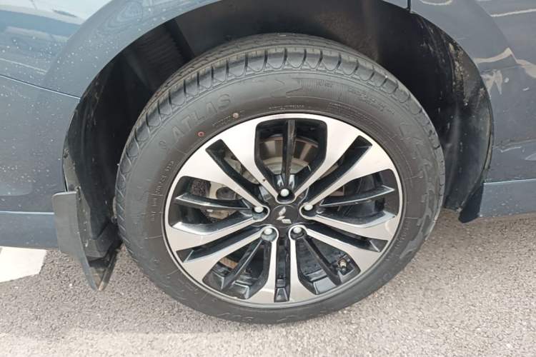 Used Wuling Victory 2020 1.5T CVT Flagship Edition Right Rear Wheel Hub