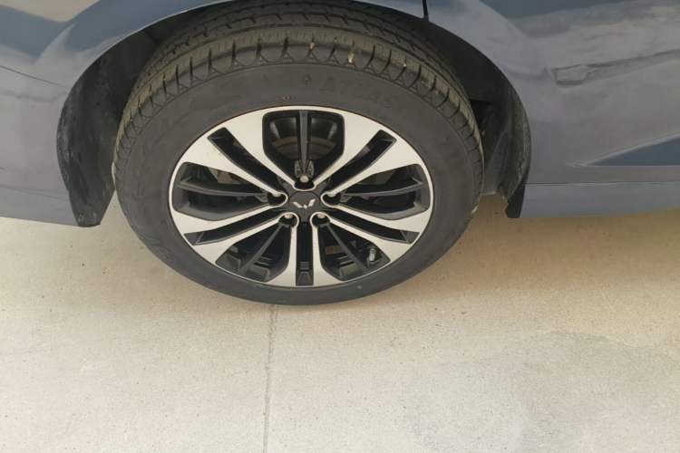 Used Wuling Victory 2020 1.5T CVT Flagship Edition Right Rear Wheel Hub