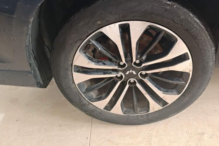 Used Wuling Victory 2020 1.5T CVT Flagship Edition Right Rear Wheel Hub