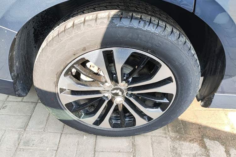 Used Wuling Victory 2020 1.5T CVT Flagship First-Class Model Right Rear Wheel Hub