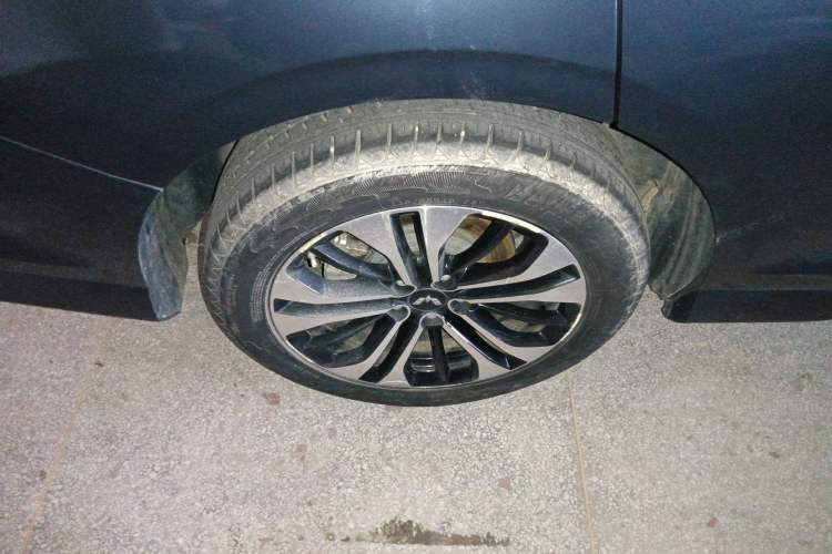 Used Wuling Victory 2020 1.5T CVT Flagship Edition Right Rear Wheel Hub