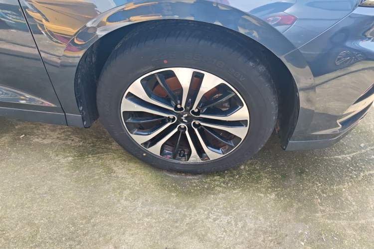 Used Wuling Victory 2020 1.5T CVT Flagship Edition Right Rear Wheel Hub
