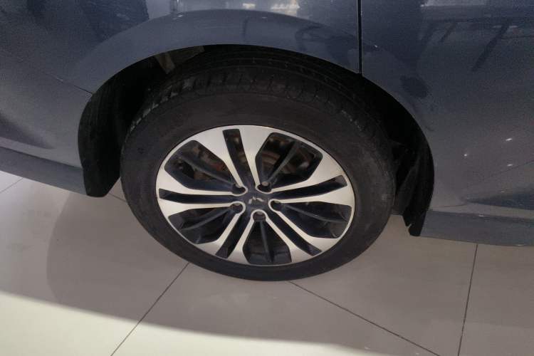 Used Wuling Victory 2020 1.5T CVT Flagship First-Class Model Right Rear Wheel Hub