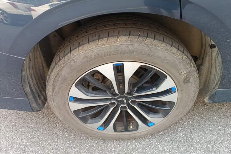 Used Wuling Victory 2020 1.5T CVT Flagship Edition Right Rear Wheel Hub