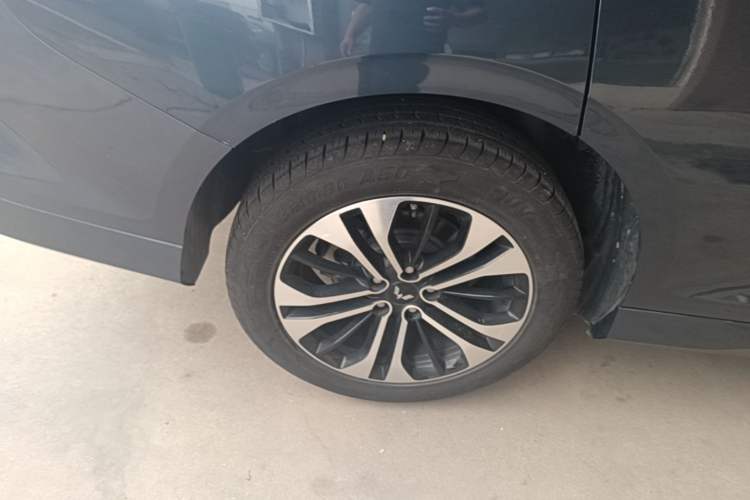 Used Wuling Victory 2020 1.5T CVT Flagship Edition Right Rear Wheel Hub