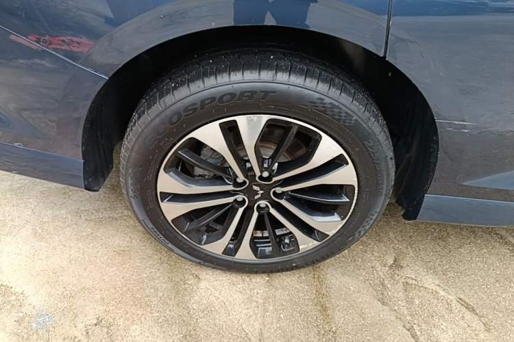 Used Wuling Victory 2020 1.5T CVT Flagship Edition Right Rear Wheel Hub