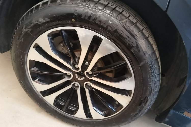 Used Wuling Victory 2020 1.5T CVT Flagship Edition Right Rear Wheel Hub