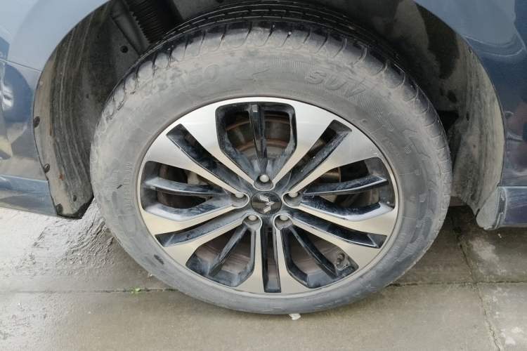 Used Wuling Victory 2020 1.5T CVT Flagship Edition Right Rear Wheel Hub