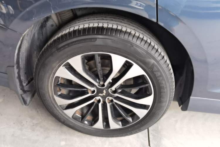Used Wuling Victory 2020 1.5T CVT Flagship Edition Right Rear Wheel Hub